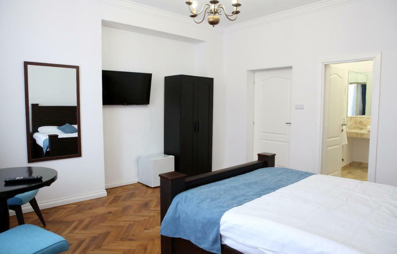 Aleea Teilor Hotel Câmpulung Bagian luar foto