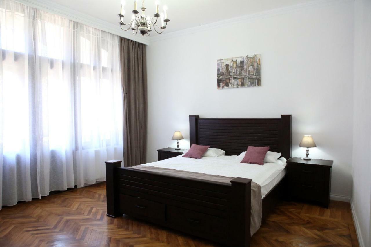 Aleea Teilor Hotel Câmpulung Bagian luar foto