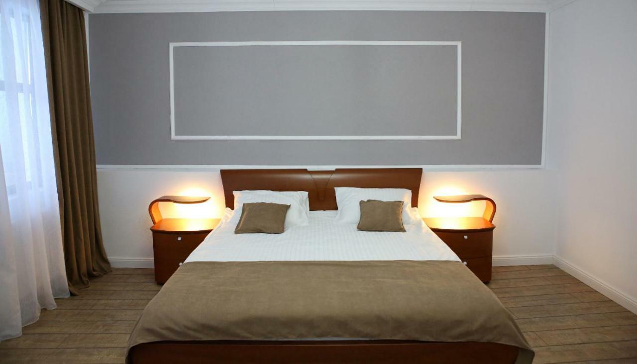 Aleea Teilor Hotel Câmpulung Bagian luar foto