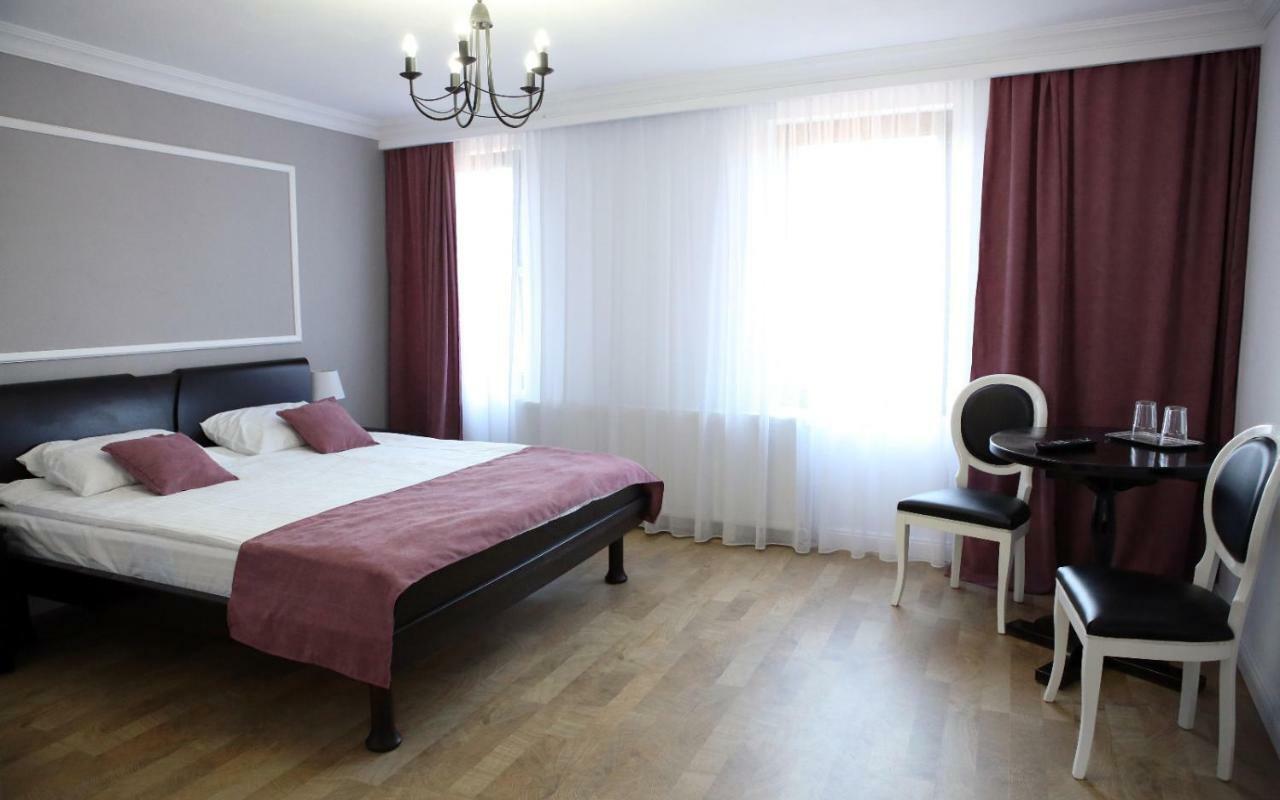 Aleea Teilor Hotel Câmpulung Bagian luar foto