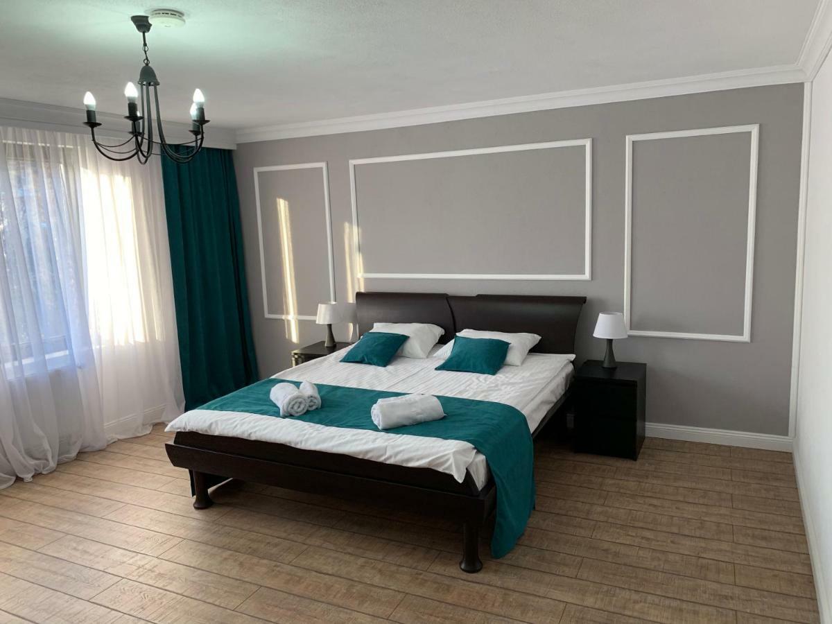 Aleea Teilor Hotel Câmpulung Bagian luar foto