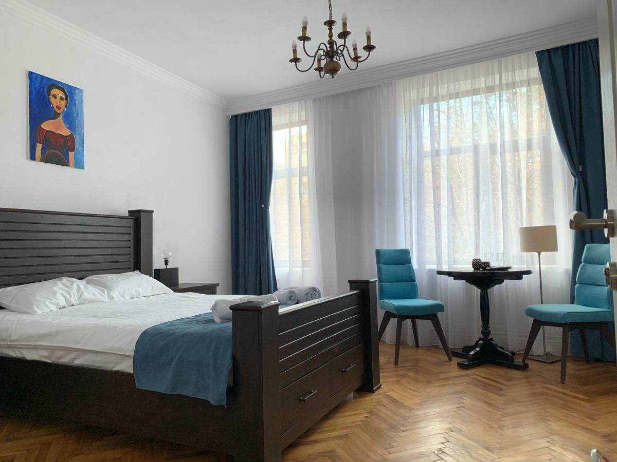 Aleea Teilor Hotel Câmpulung Bagian luar foto