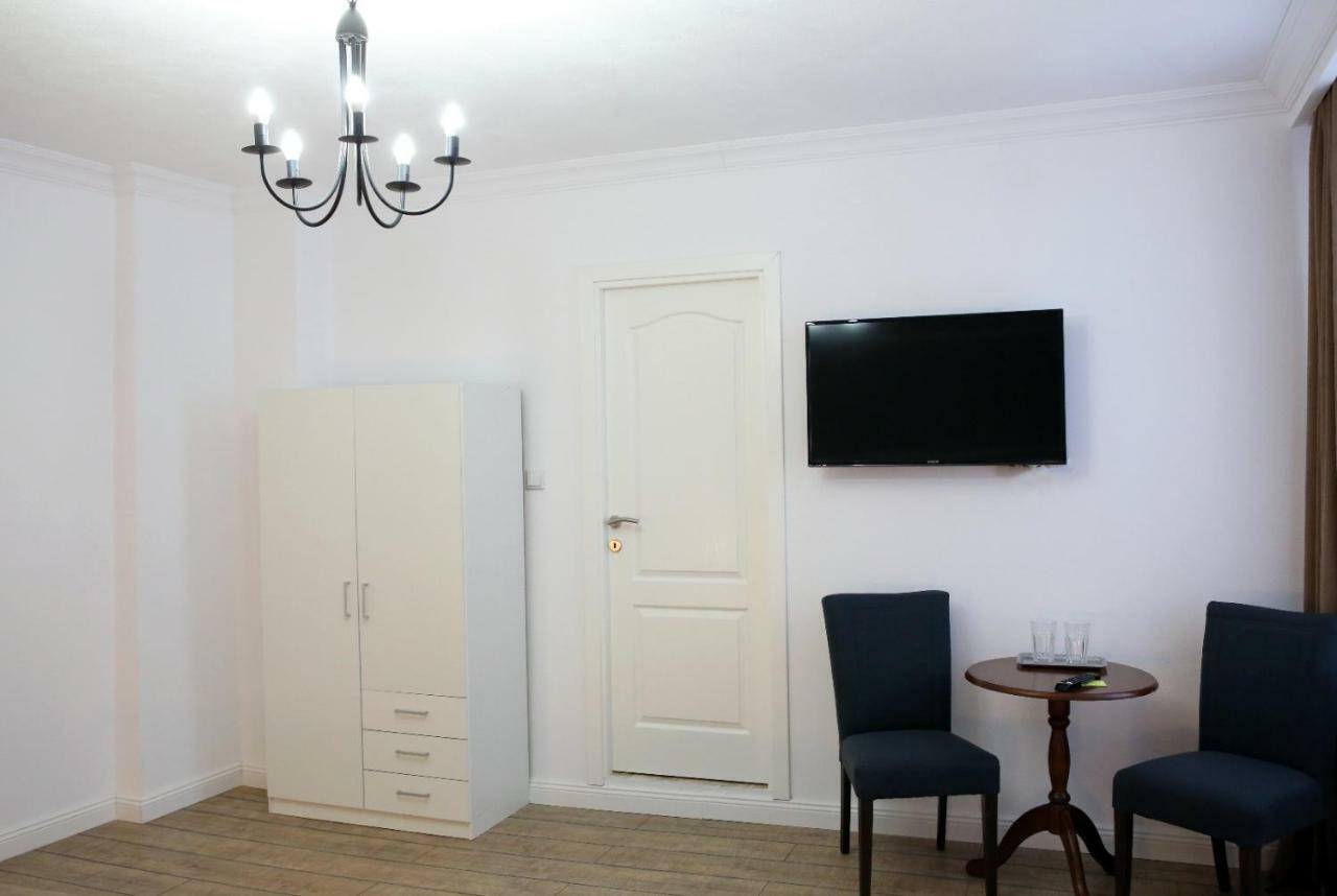 Aleea Teilor Hotel Câmpulung Bagian luar foto